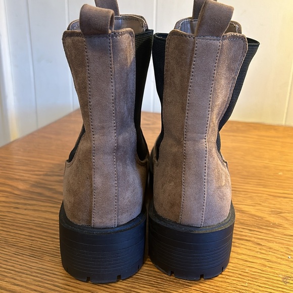 American Eagle Chelsea Boot Size 8 - Picture 2 of 8